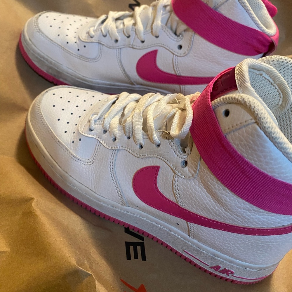Nike Air Sneakers in White and Pink